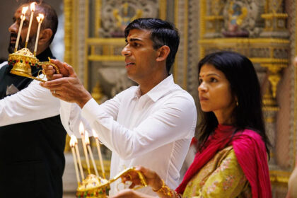 Rishi Sunak and Wife Akshata Murty Visit Akshardham Temple